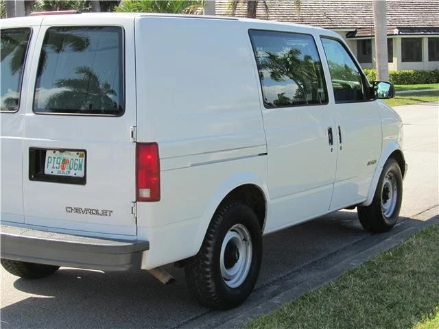2000 Chevrolet Astro - Image 5 of 12