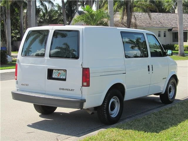 2000 Chevrolet Astro - Image 6 of 12