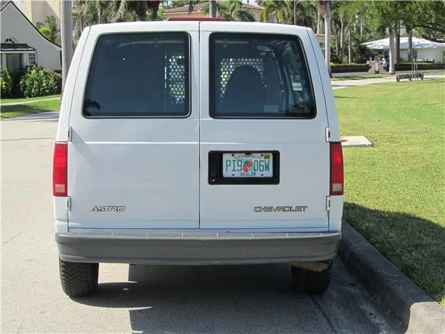 2000 Chevrolet Astro - Image 4 of 12