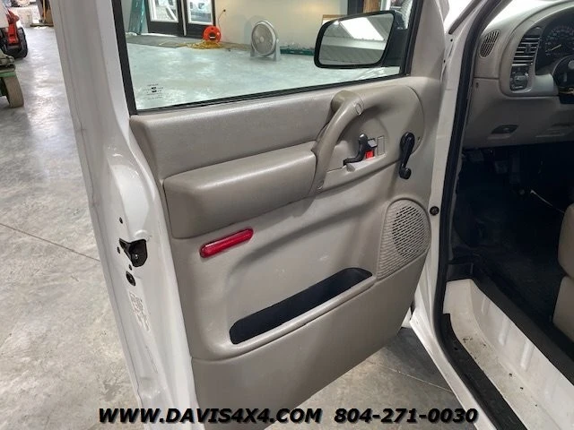 2000 Chevrolet Astro - Image 13 of 28