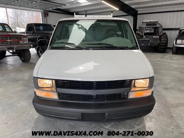 2000 Chevrolet Astro - Image 2 of 12