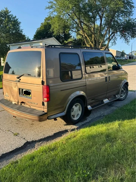 2000 Chevrolet Astro - Image 6 of 7