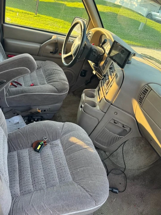 2000 Chevrolet Astro - Image 5 of 7