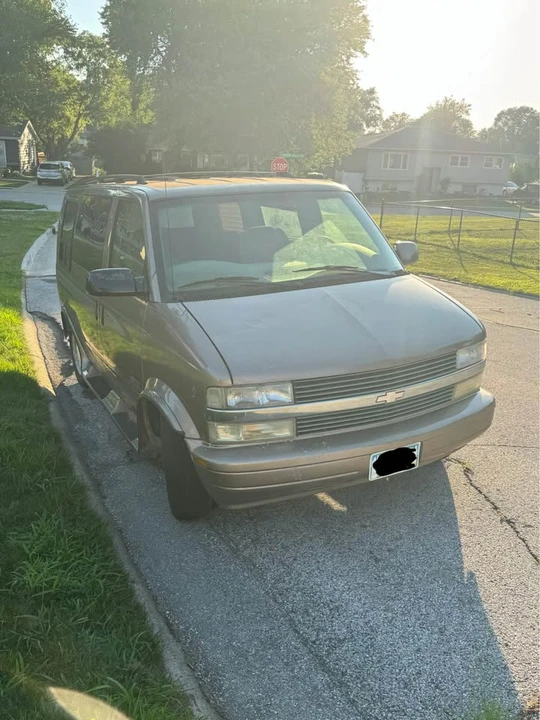 2000 Chevrolet Astro - Image 7 of 7