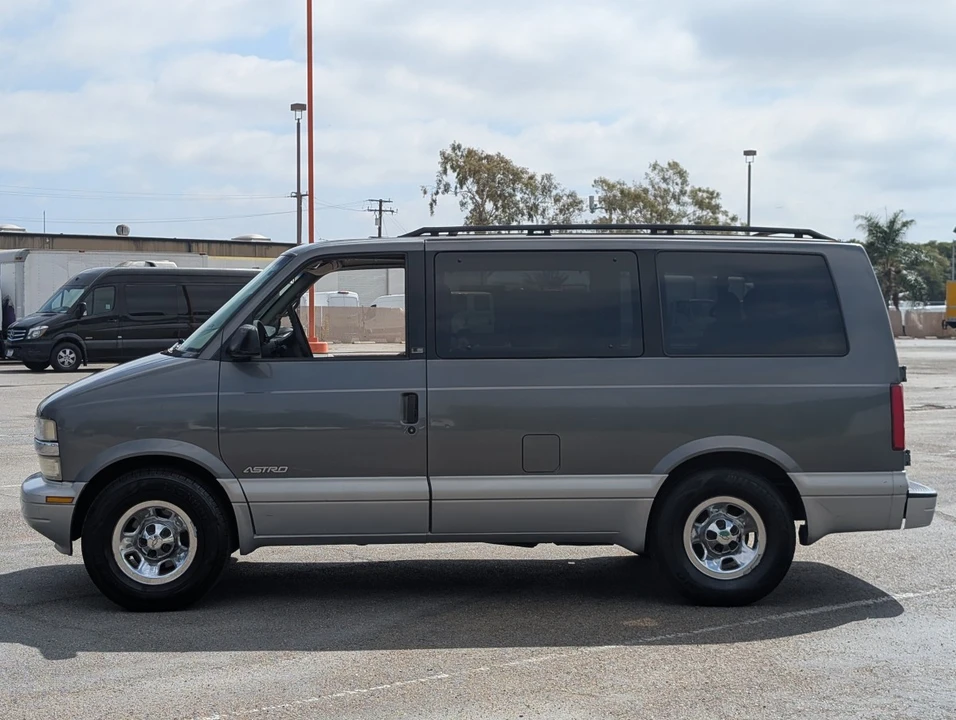 2000 Chevrolet Astro - Image 4 of 12