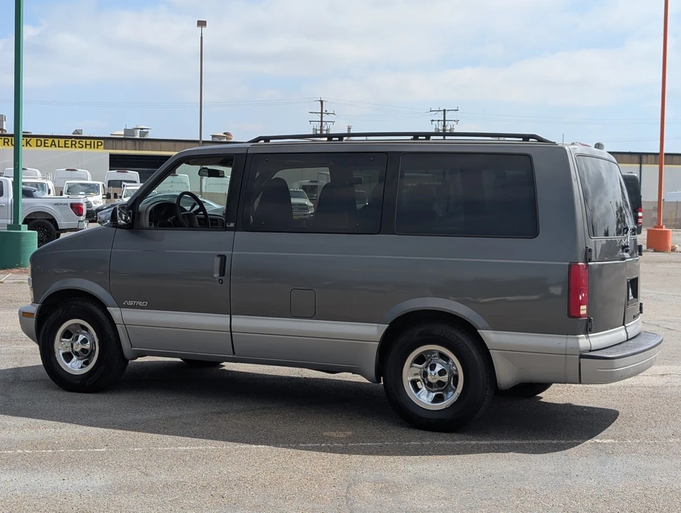 2000 Chevrolet Astro - Image 5 of 12