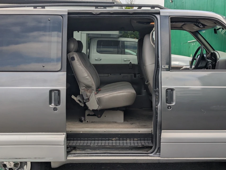 2000 Chevrolet Astro - Image 9 of 12