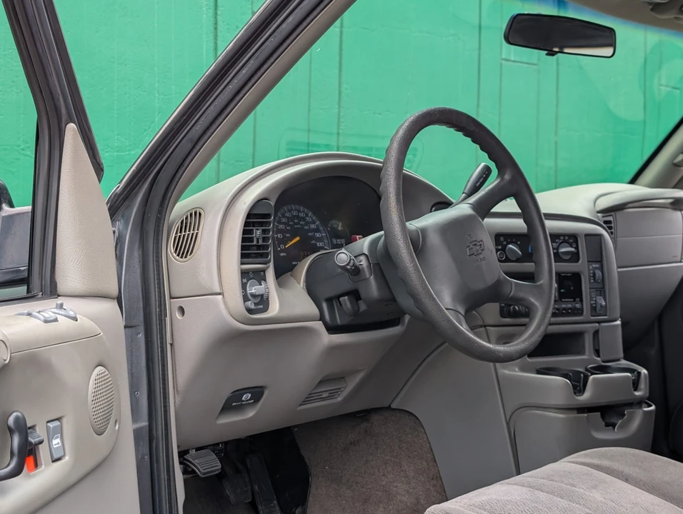 2000 Chevrolet Astro - Image 12 of 12
