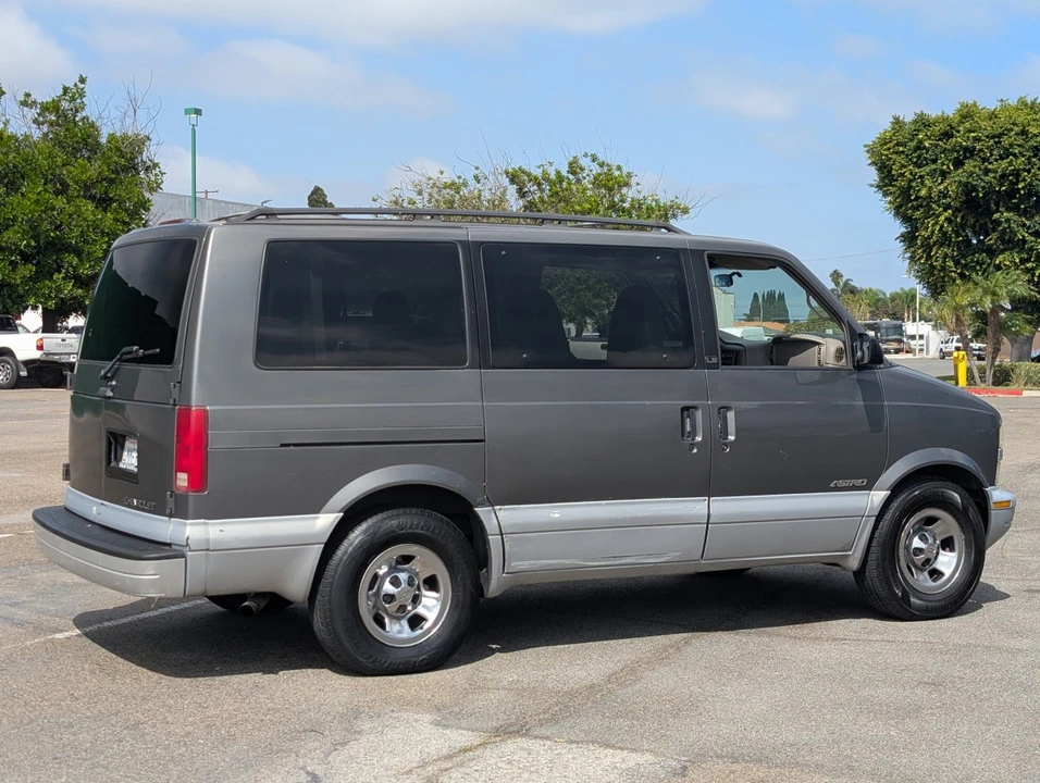 2000 Chevrolet Astro - Image 7 of 12