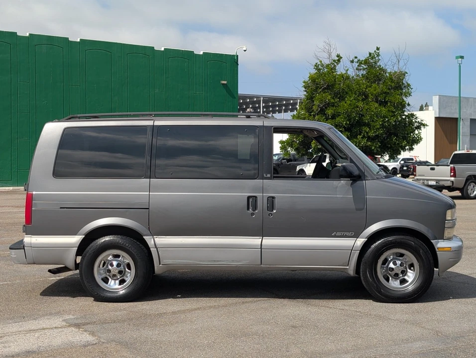 2000 Chevrolet Astro - Image 8 of 12