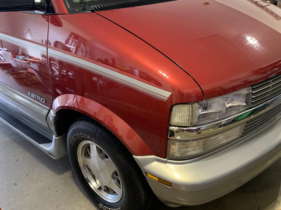 2000 Chevrolet Astro - Image 30 of 31