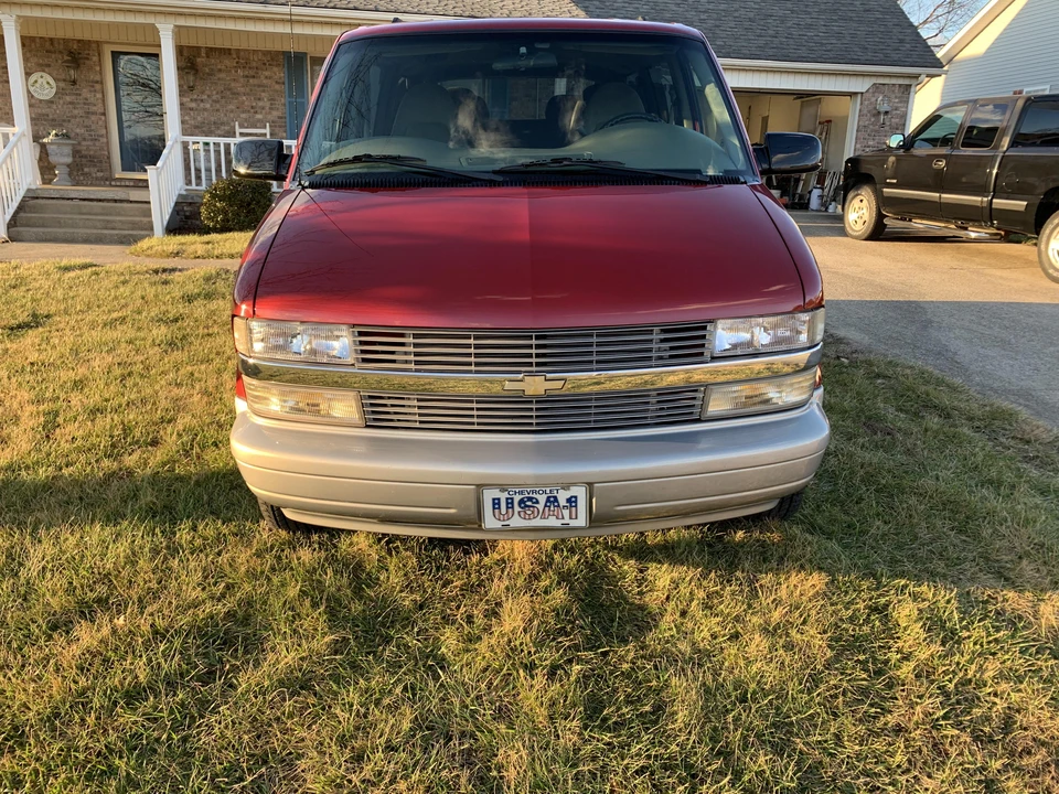 2000 Chevrolet Astro - Image 6 of 31