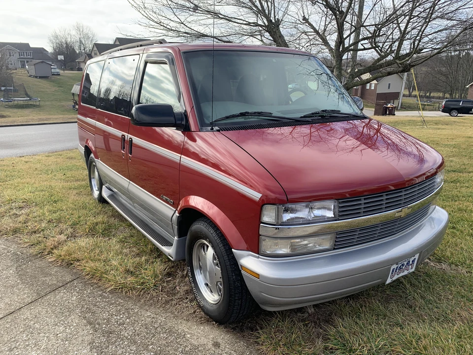 2000 Chevrolet Astro - Image 14 of 31