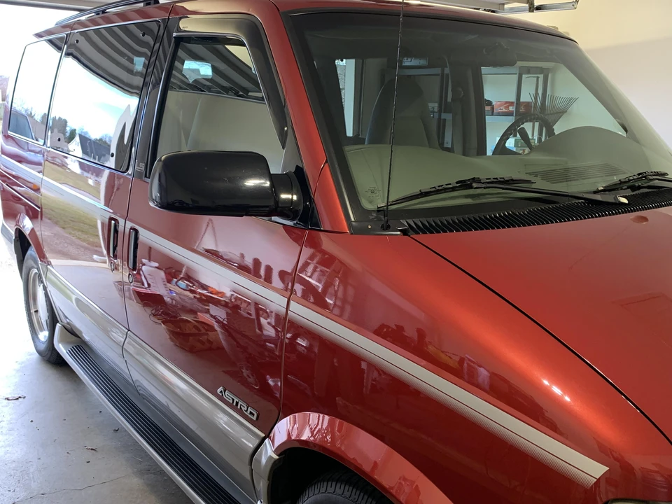 2000 Chevrolet Astro - Image 29 of 31