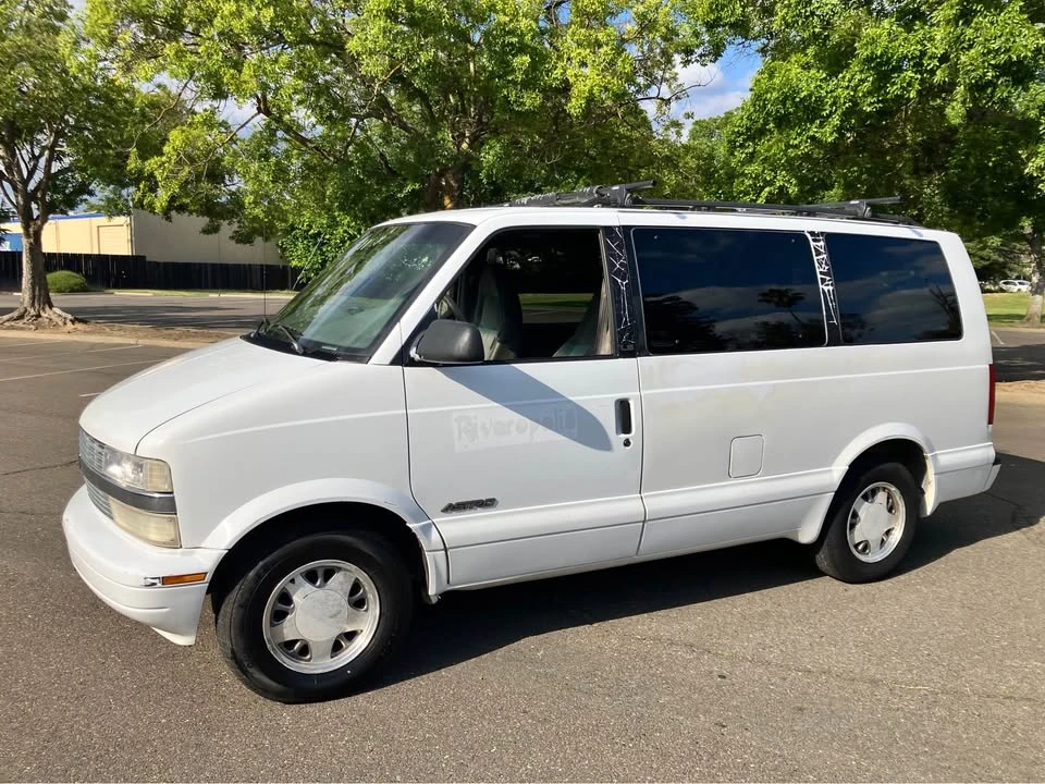 2000 Chevrolet Astro - Image 5 of 20
