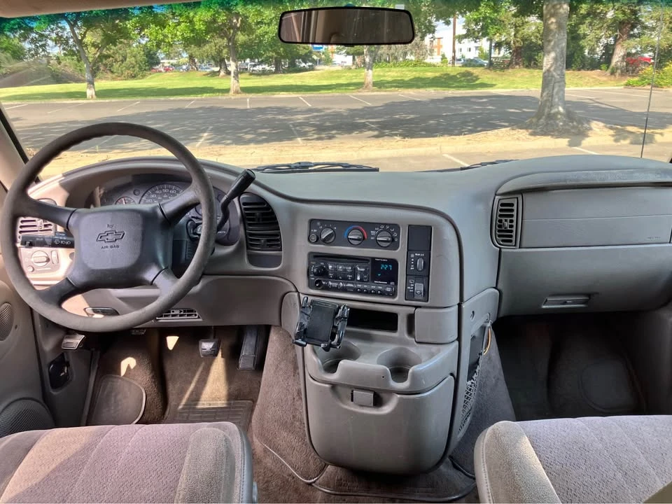 2000 Chevrolet Astro - Image 11 of 20