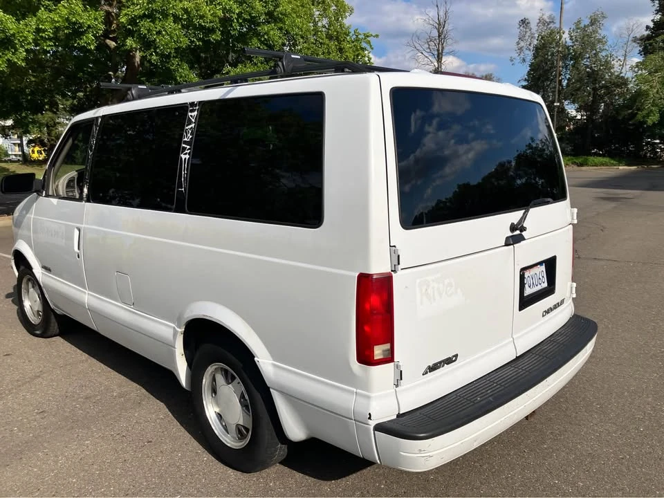 2000 Chevrolet Astro - Image 6 of 20