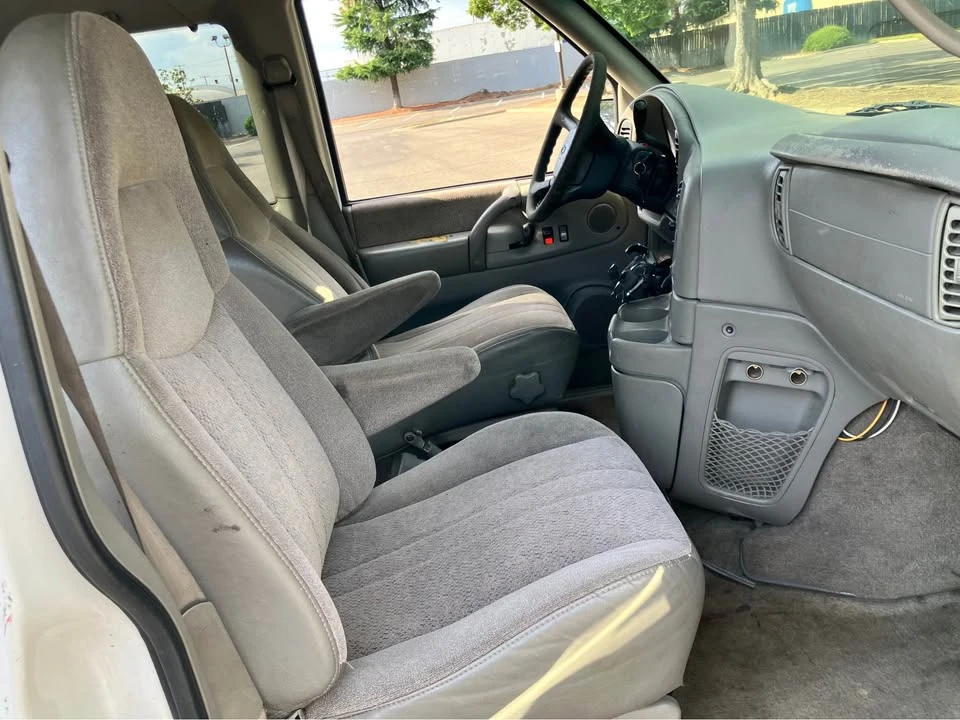 2000 Chevrolet Astro - Image 16 of 20