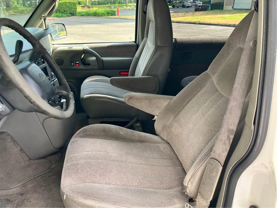 2000 Chevrolet Astro - Image 18 of 20