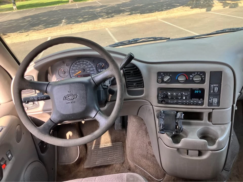 2000 Chevrolet Astro - Image 12 of 20