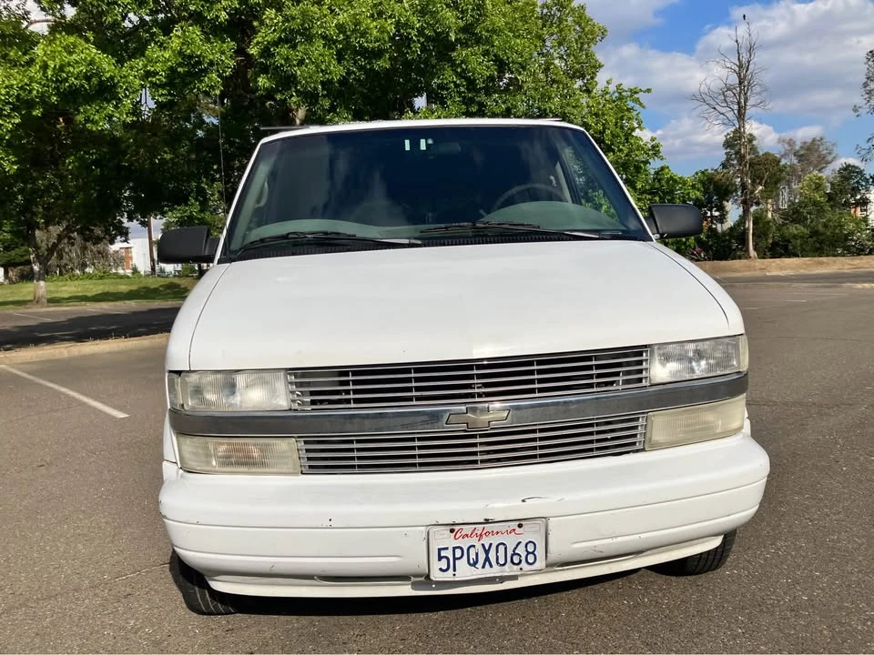 2000 Chevrolet Astro - Image 3 of 20
