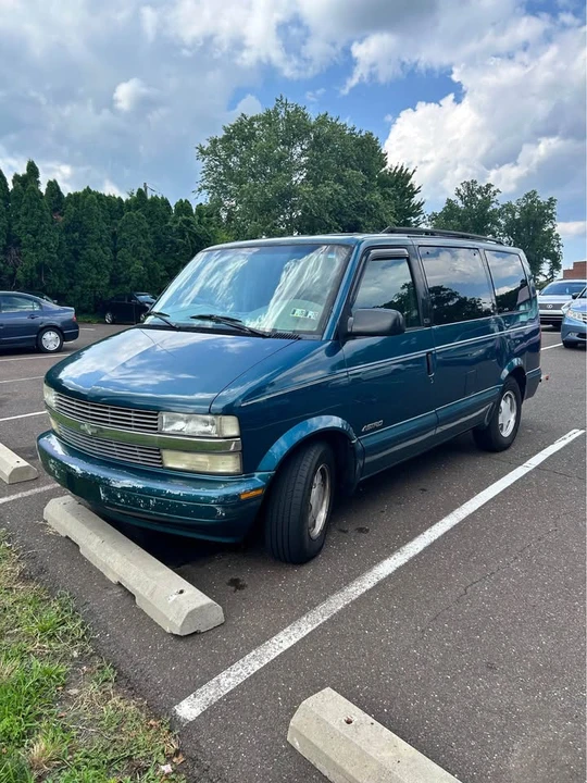 2000 Chevrolet Astro - Image 4 of 4