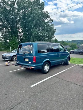 2000 Chevrolet Astro LS Minivan 3D