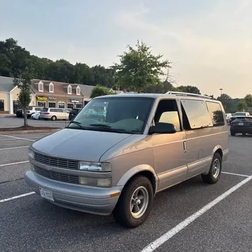 2000 Chevrolet Astro LS Minivan 3D