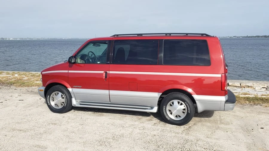 2000 Chevrolet Astro - Image 2 of 24