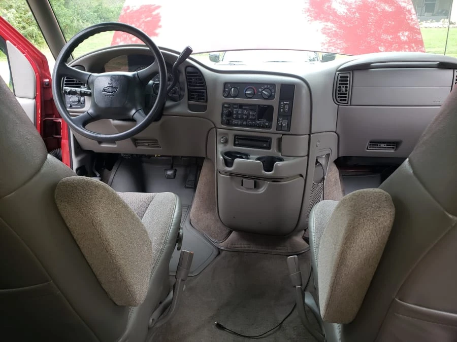 2000 Chevrolet Astro - Image 13 of 24
