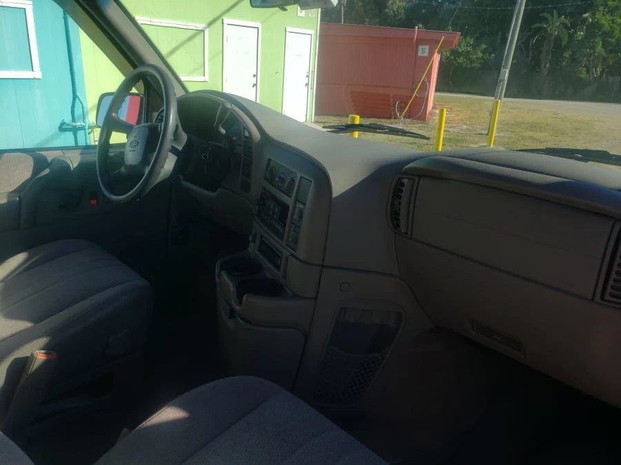 2000 Chevrolet Astro - Image 16 of 24