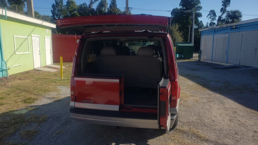 2000 Chevrolet Astro - Image 11 of 24