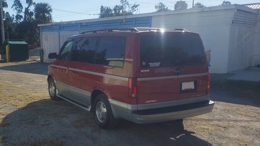 2000 Chevrolet Astro - Image 3 of 24