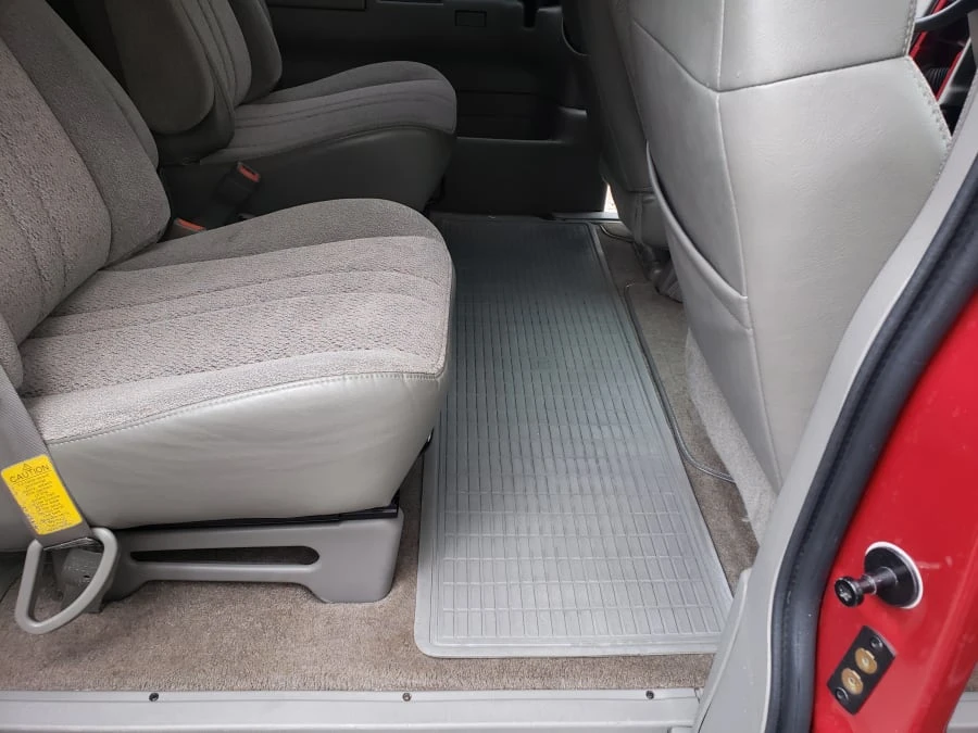 2000 Chevrolet Astro - Image 18 of 24