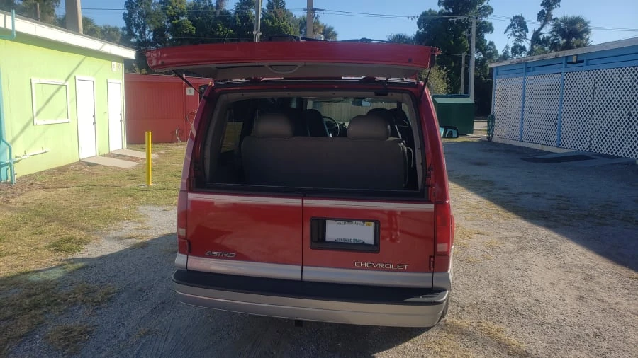 2000 Chevrolet Astro - Image 5 of 24