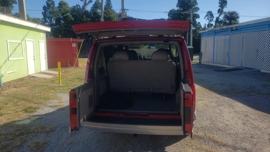 2000 Chevrolet Astro - Image 9 of 24
