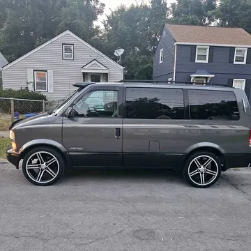 2000 Chevrolet Astro LT Minivan 3D