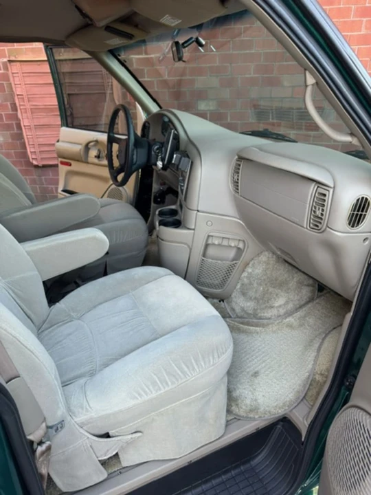2000 Chevrolet Astro - Image 4 of 15
