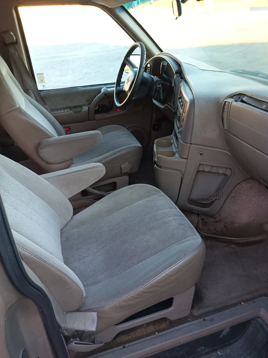2000 Chevrolet Astro - Image 14 of 17