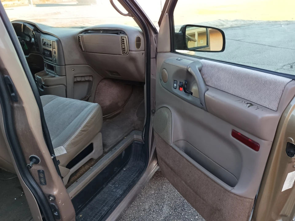 2000 Chevrolet Astro - Image 13 of 17