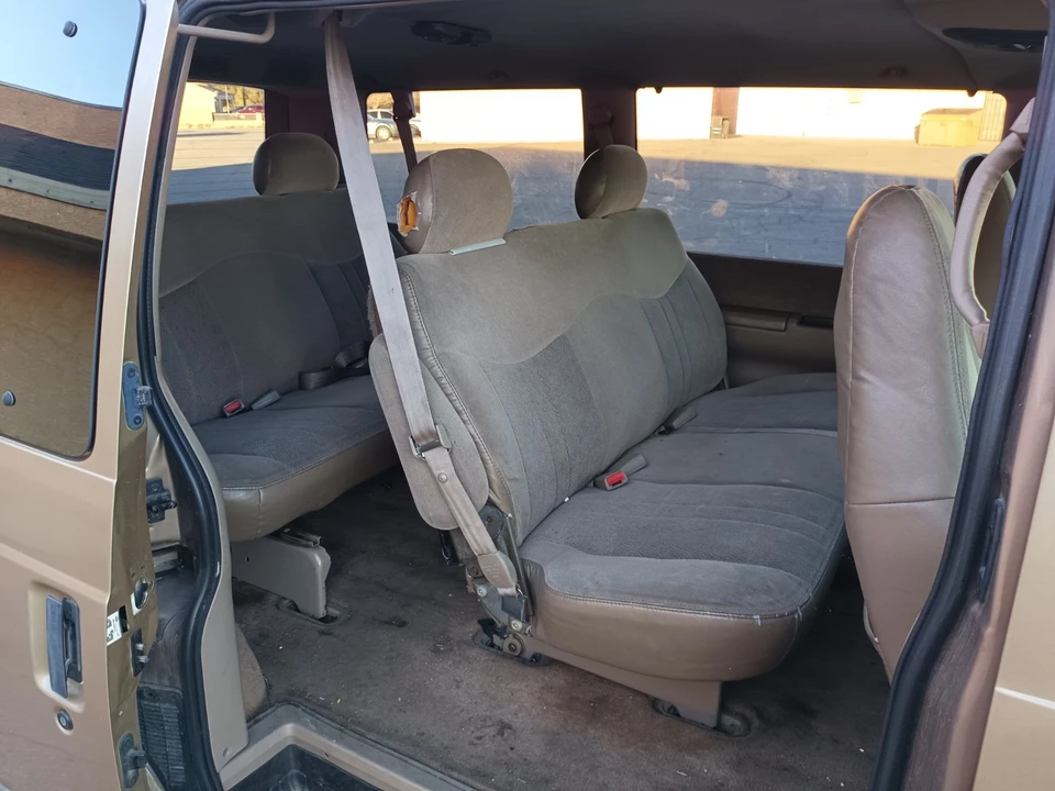 2000 Chevrolet Astro - Image 11 of 17