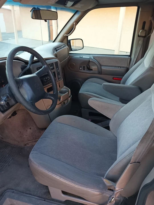 2000 Chevrolet Astro - Image 10 of 17