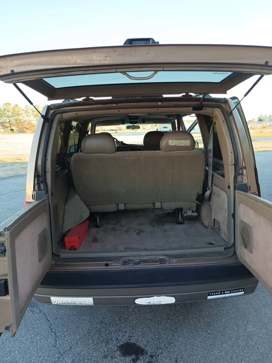 2000 Chevrolet Astro - Image 16 of 17