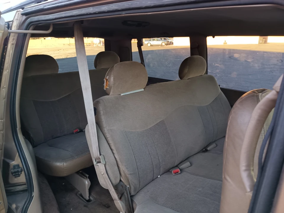2000 Chevrolet Astro - Image 12 of 17