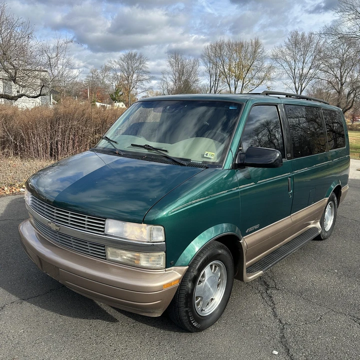 2000 Chevrolet Astro - Image 9 of 12