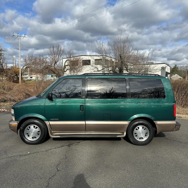 2000 Chevrolet Astro - Image 8 of 12