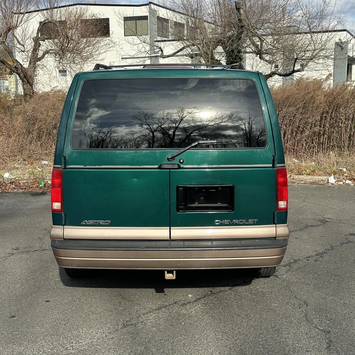 2000 Chevrolet Astro - Image 5 of 12