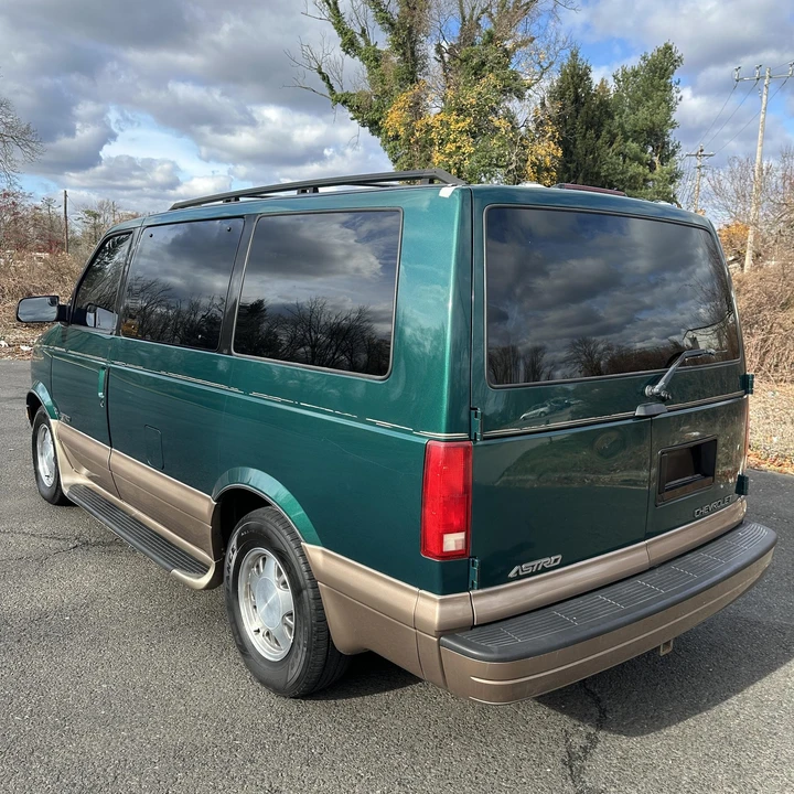 2000 Chevrolet Astro - Image 7 of 12