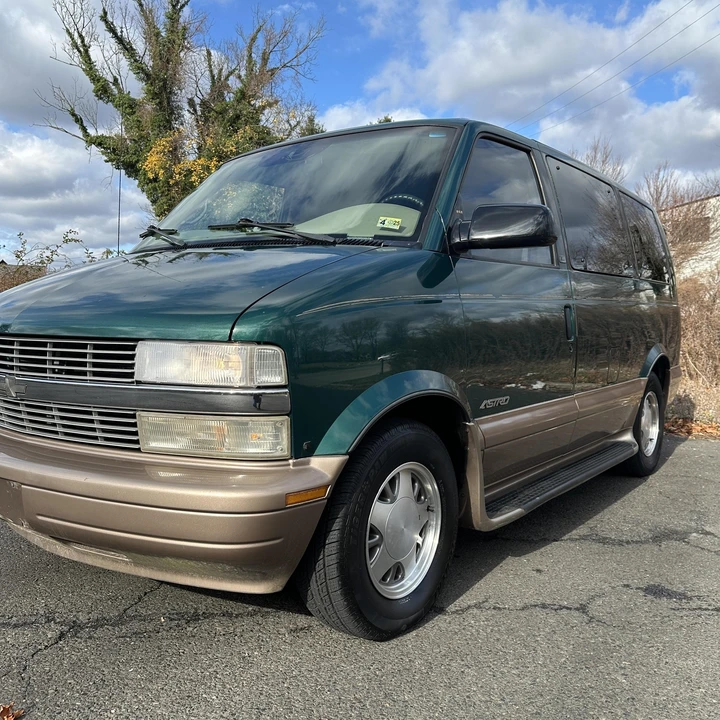 2000 Chevrolet Astro - Image 10 of 12