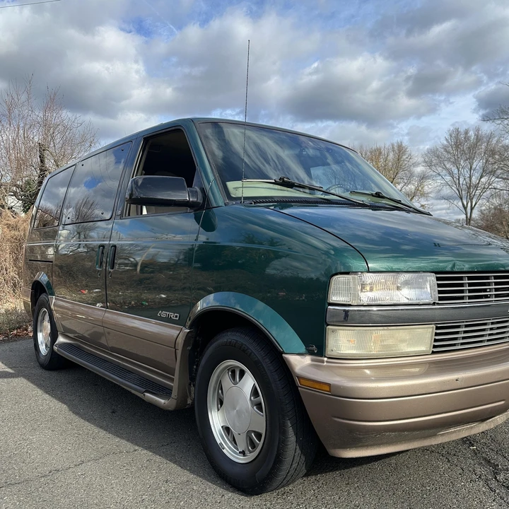 2000 Chevrolet Astro - Image 12 of 12